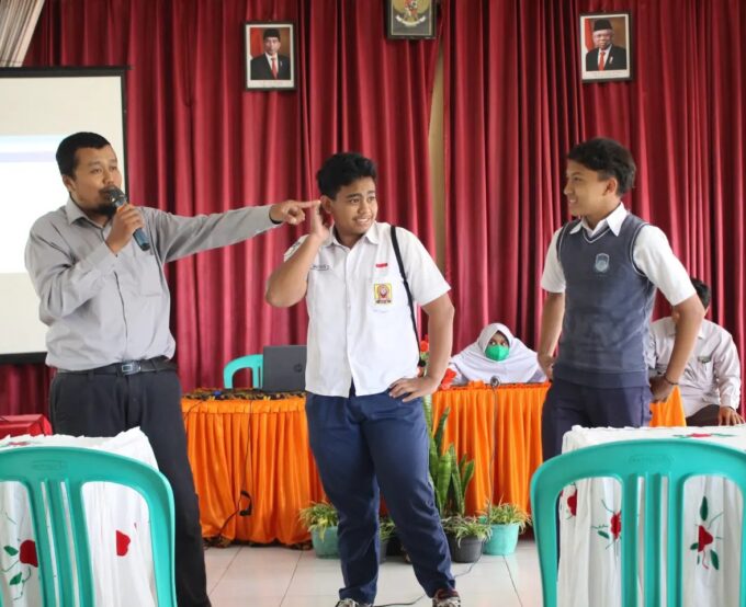 Membangun Keterampilan Soft: Kompetisi Debat dan Public Speaking untuk Siswa