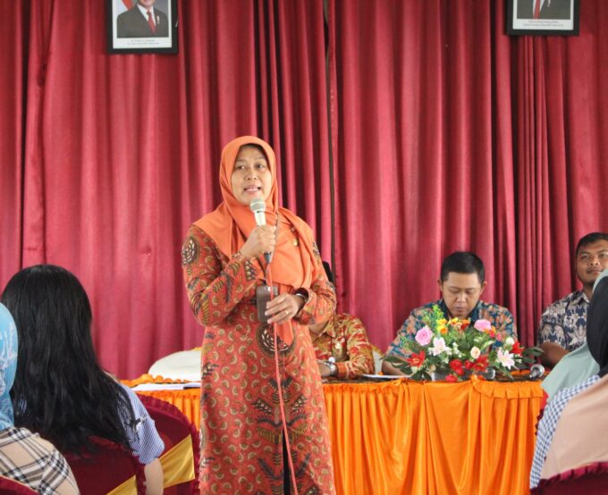 Perkenalan Kepala Sekolah dengan Wali Siswa